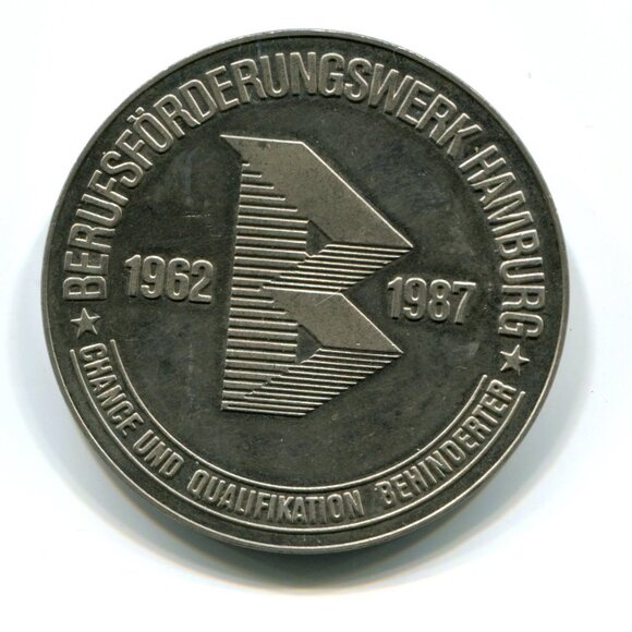 1987 Hamburg Germany Medal (b735-80) - Picture 1 of 2